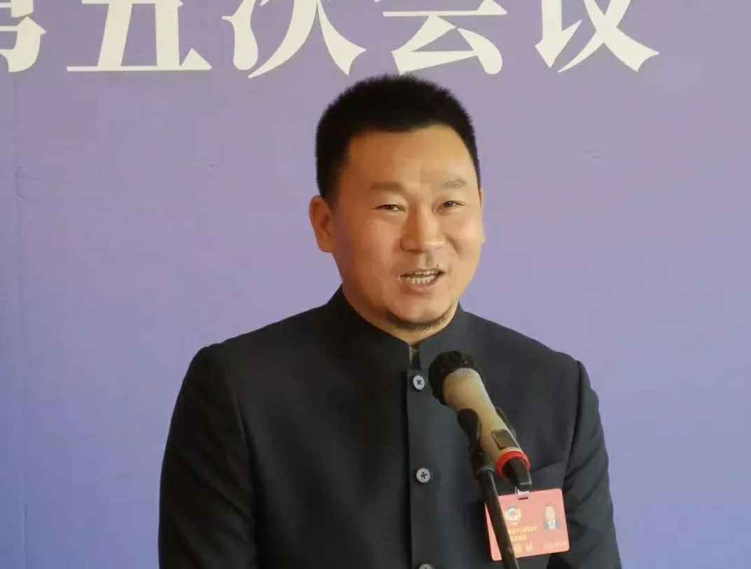 为进一步展示市政协团结、民主、开放、自信的形象，向市民和网友展示政协委员的履职风采，中山市政协十二届五次会议在2月4日上午开幕前开设“委员通道”，市政协委员、天津翰飞硬件开发与销售有限公司公司总经理陈朝阳走进“委员通道”，回应社会关切的问题。他就如何做好城市应急管理规划的问题进行发言，并回答记者提问。.jpg
